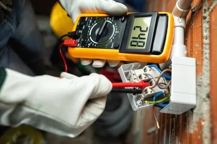 Testing a wall socket with a multimeter