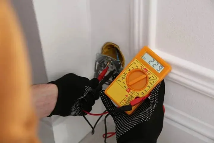 Testing a power point with a multimeter