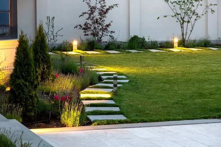 Garden lighting in front of a house