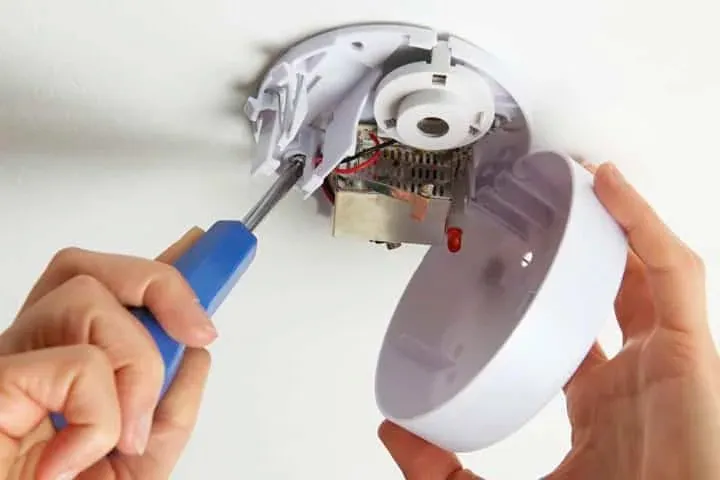 Wiring a smoke alarm